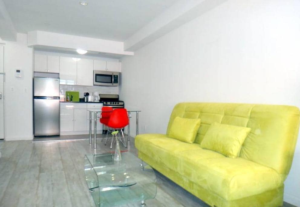 521 W 48th St in New York, NY - Building Photo