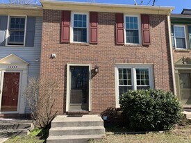 14233 Oakpointe Dr, Unit 829 in Laurel, MD - Building Photo