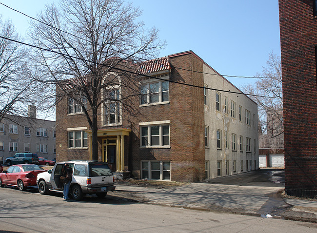 Columbus Square in Minneapolis, MN - Building Photo - Building Photo