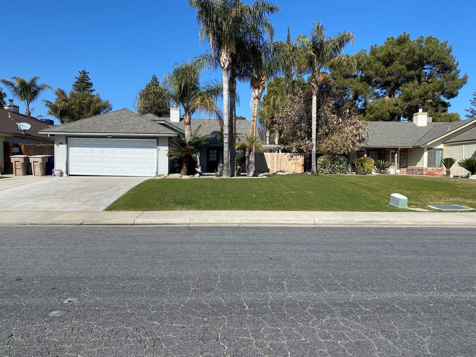 8920 Heely Ct in Bakersfield, CA - Building Photo