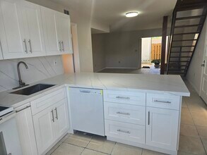 9011 NE 4th Avenue Rd in Miami Shores, FL - Building Photo - Building Photo