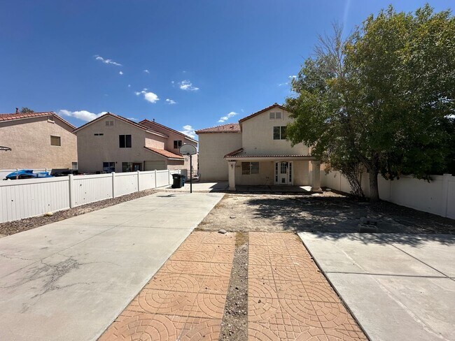 4925 Drifting Pebble St in North Las Vegas, NV - Foto de edificio - Building Photo