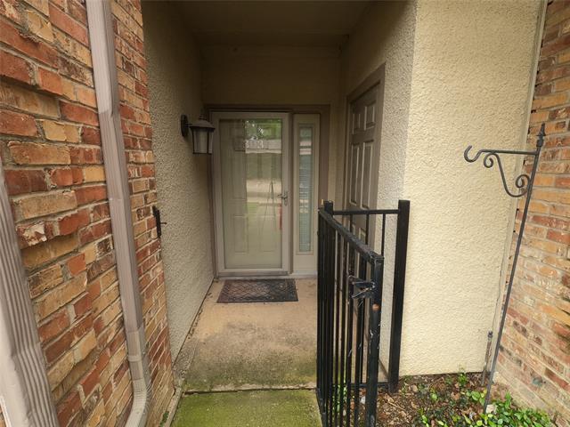 2835 Keller Springs Rd in Carrollton, TX - Building Photo