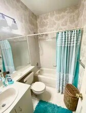 163 Cottonwood St, Unit C1 in Jersey City, NJ - Building Photo - Building Photo