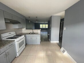 3343 Fairdale Rd in Philadelphia, PA - Building Photo - Building Photo