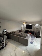 1017 10th Way in West Palm Beach, FL - Foto de edificio - Building Photo