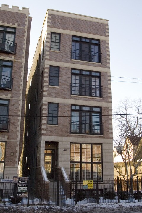 2639 W Belmont Ave in Chicago, IL - Building Photo