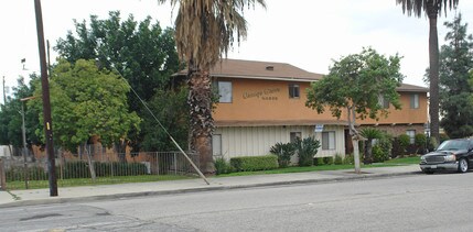 1370 N Gordon St in Pomona, CA - Foto de edificio - Building Photo