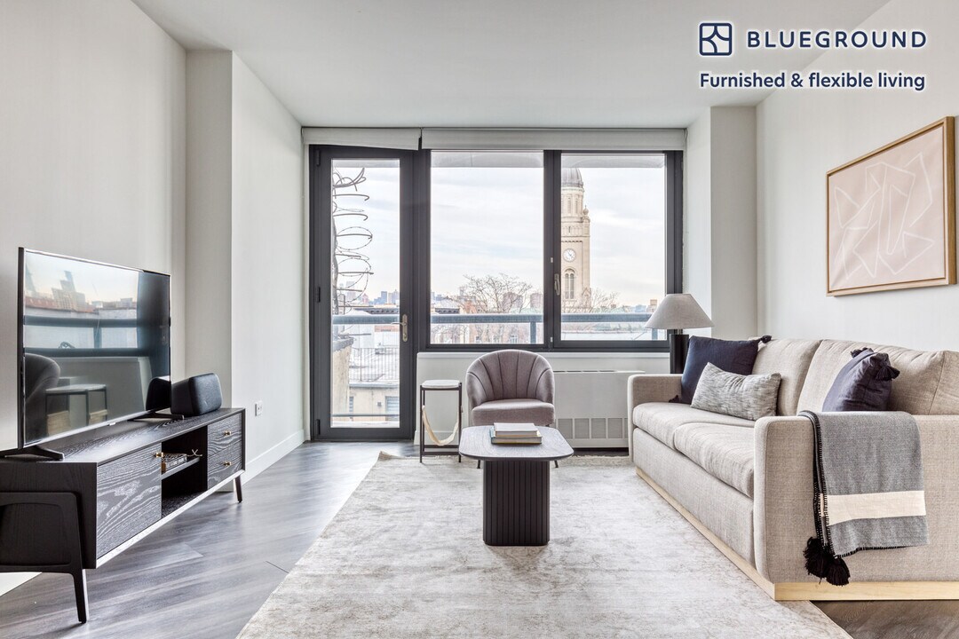 250 E Houston St, Unit FL7-ID179 in New York, NY - Building Photo