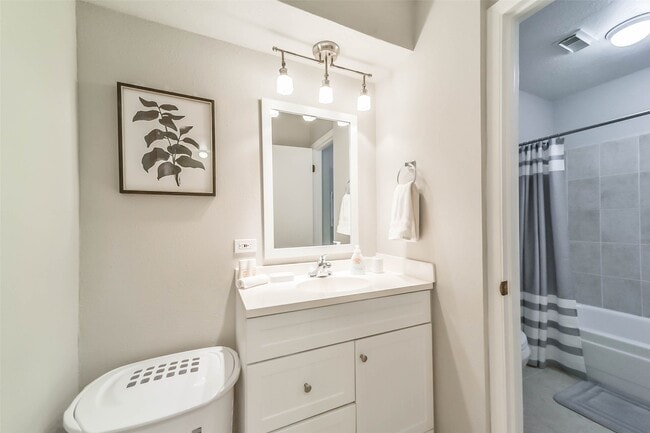 1413 Ramada Dr in Houston, TX - Building Photo - Building Photo