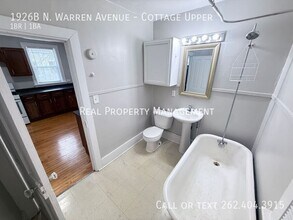 1926 N Warren Ave in Milwaukee, WI - Building Photo - Building Photo