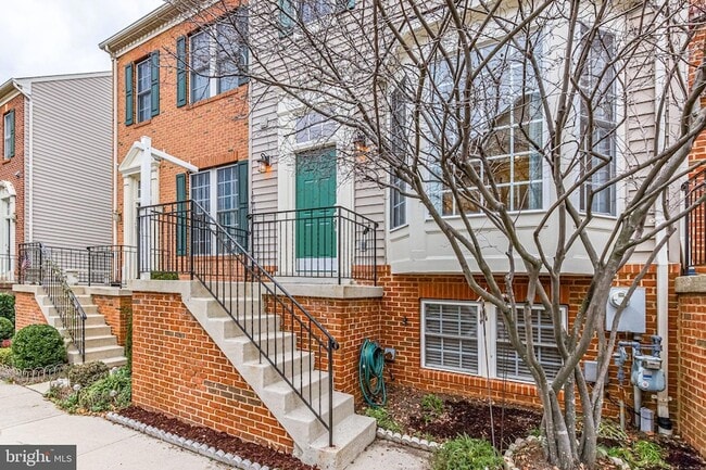 953 Harrison Cir in Alexandria, VA - Building Photo - Building Photo