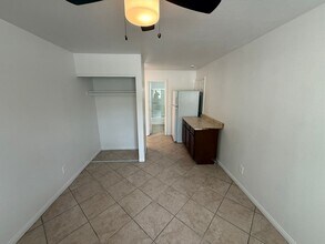 5330 S Swenson St in Las Vegas, NV - Building Photo - Building Photo