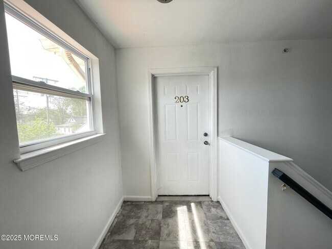 304-306 Main St-Unit -203 in Keansburg, NJ - Building Photo - Building Photo