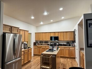 3042 SW Indian Pl in Redmond, OR - Building Photo - Building Photo