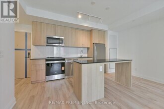 3250 Carding Mill Trail in Oakville, ON - Building Photo - Building Photo