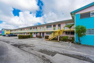 285 NE 191st St in Miami, FL - Building Photo