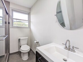 2306 Addison Rd in Houston, TX - Building Photo - Building Photo