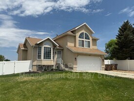 979 Blue Heron Cir in Draper, UT - Building Photo