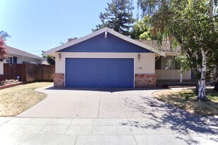 36045 Larch Way in Fremont, CA - Building Photo