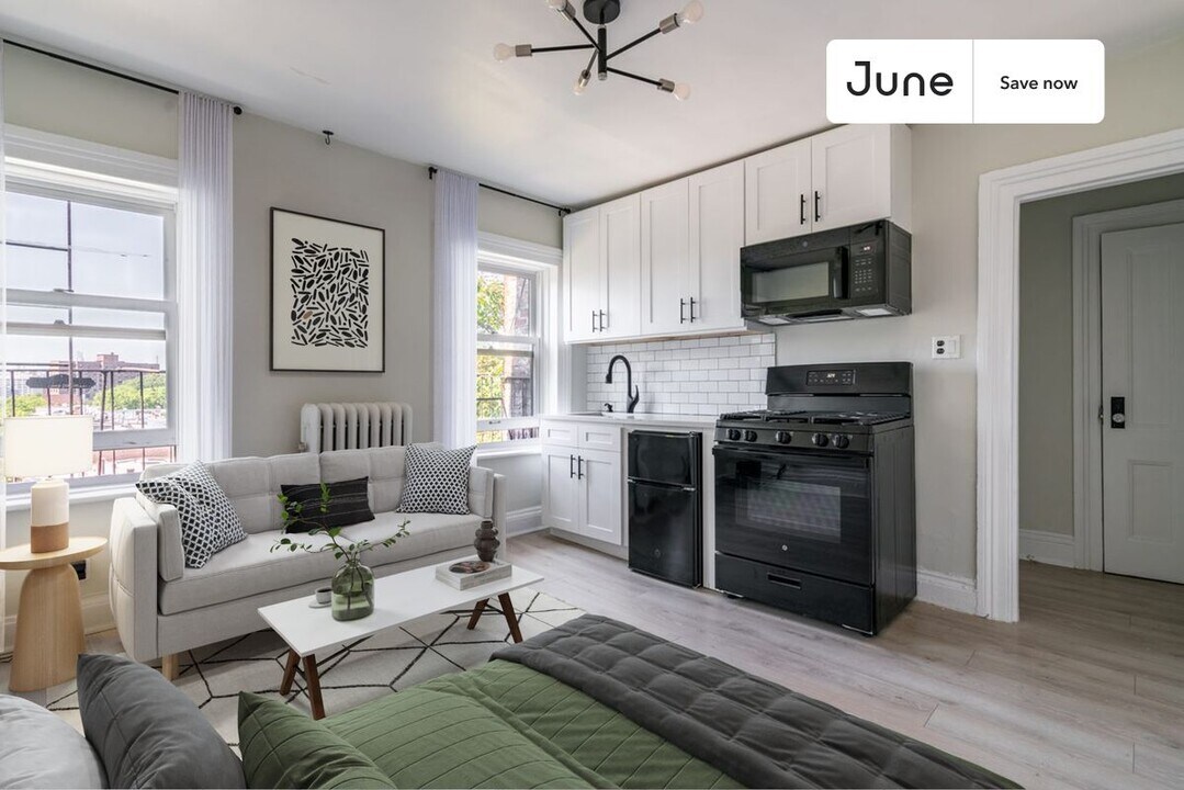 211 Lafayette Ave-Unit -15 in New York, NY - Building Photo