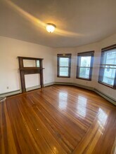 32 Oakland St, Unit 2 in Cambridge, MA - Foto de edificio - Building Photo