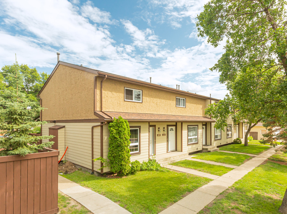 Cavell Ridge Townhomes in Edmonton, AB - Building Photo