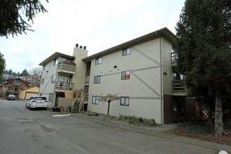 3032 60th Ave SW in Seattle, WA - Foto de edificio - Building Photo