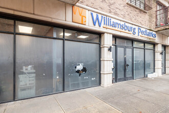 200 Wallabout St in Brooklyn, NY - Building Photo - Building Photo