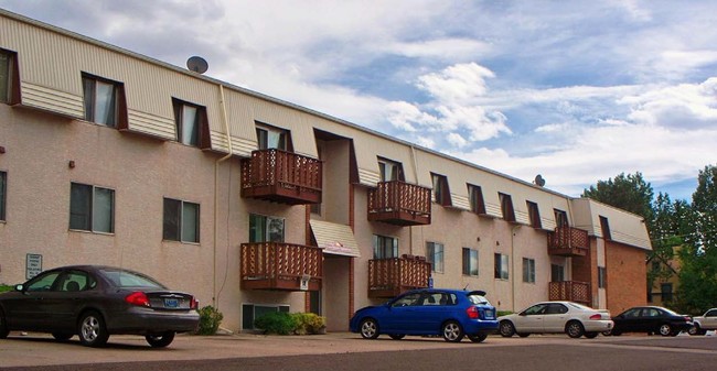 Casa Grande Apartments in Cheyenne, WY - Building Photo - Building Photo