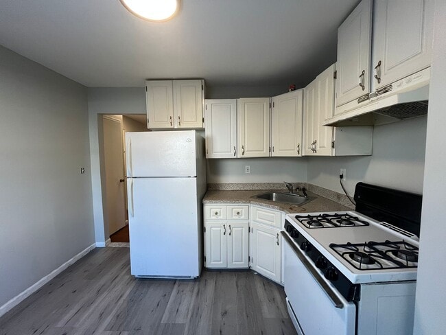 186 Lembeck Ave, Unit 1L