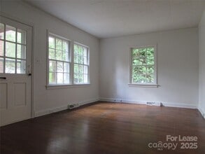 324 W McCubbins St in Salisbury, NC - Building Photo - Building Photo