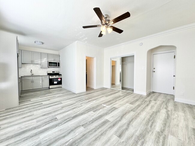1058 Normandie Ave in Los Angeles, CA - Building Photo - Building Photo