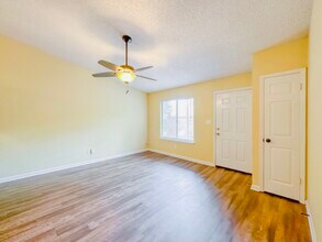 1204 Hidden Pl in Tallahassee, FL - Foto de edificio - Building Photo