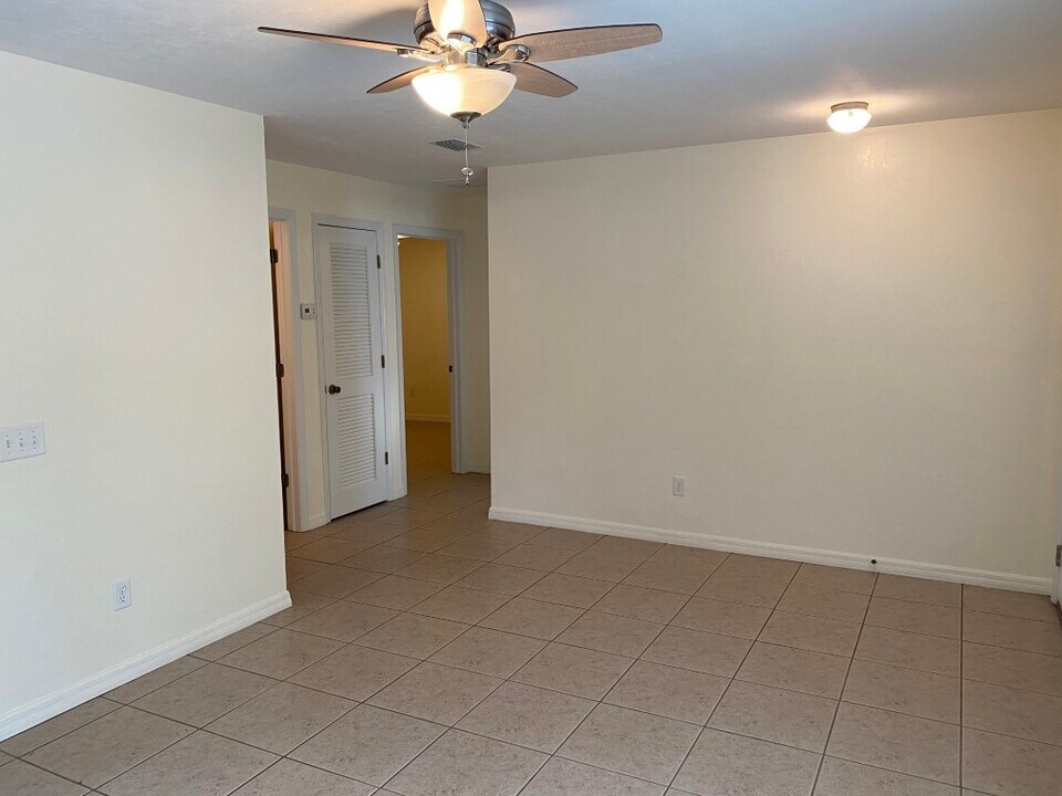 1023 NE 2nd Ave in Trenton, FL - Building Photo
