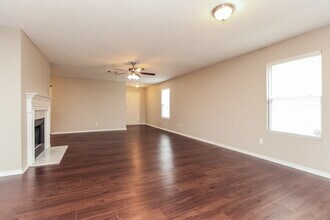 5240 Sunsail Dr in Nashville, TN - Building Photo - Building Photo
