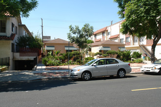 221 N Isabel St in Glendale, CA - Building Photo - Building Photo