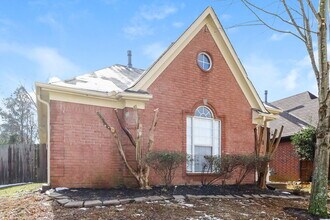 6943 Parkbrook Ln in Cordova, TN - Foto de edificio - Building Photo