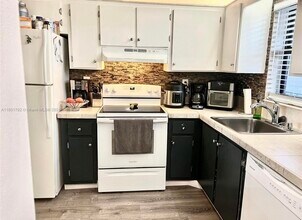 9235 SW 8th St in Boca Raton, FL - Building Photo - Building Photo