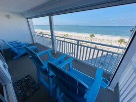 555 Gulf Way in St Pete Beach, FL - Building Photo