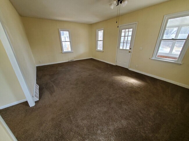 2219 Burton St in Rockford, IL - Building Photo - Building Photo