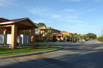 Weatherbee Townhomes in Fort Pierce, FL - Building Photo - Building Photo