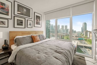 334 N Halsted St in Chicago, IL - Building Photo - Building Photo