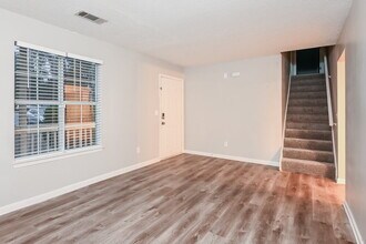 1243 Shady Brook Ct in Hampton, GA - Foto de edificio - Building Photo