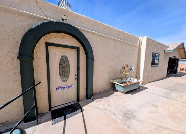 203 N Grande Ave, Unit Rear Unit