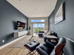 310 N Malcolm X Blvd in Dallas, TX - Building Photo - Building Photo