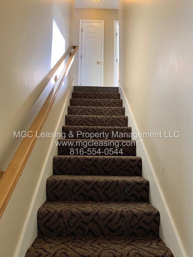 816 NE Westwind Ln in Lee's Summit, MO - Building Photo - Building Photo