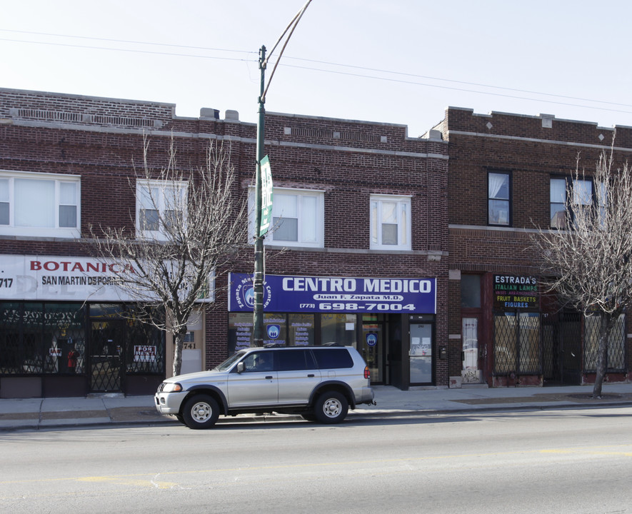 3743 W Fullerton Ave in Chicago, IL - Building Photo