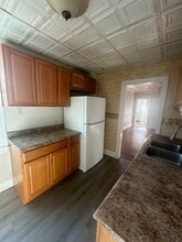 227 E Walnut St, Unit Unit A lower Floor back in Hanover, PA - Building Photo - Building Photo