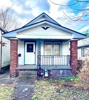 213 E Oregon St in Evansville, IN - Building Photo